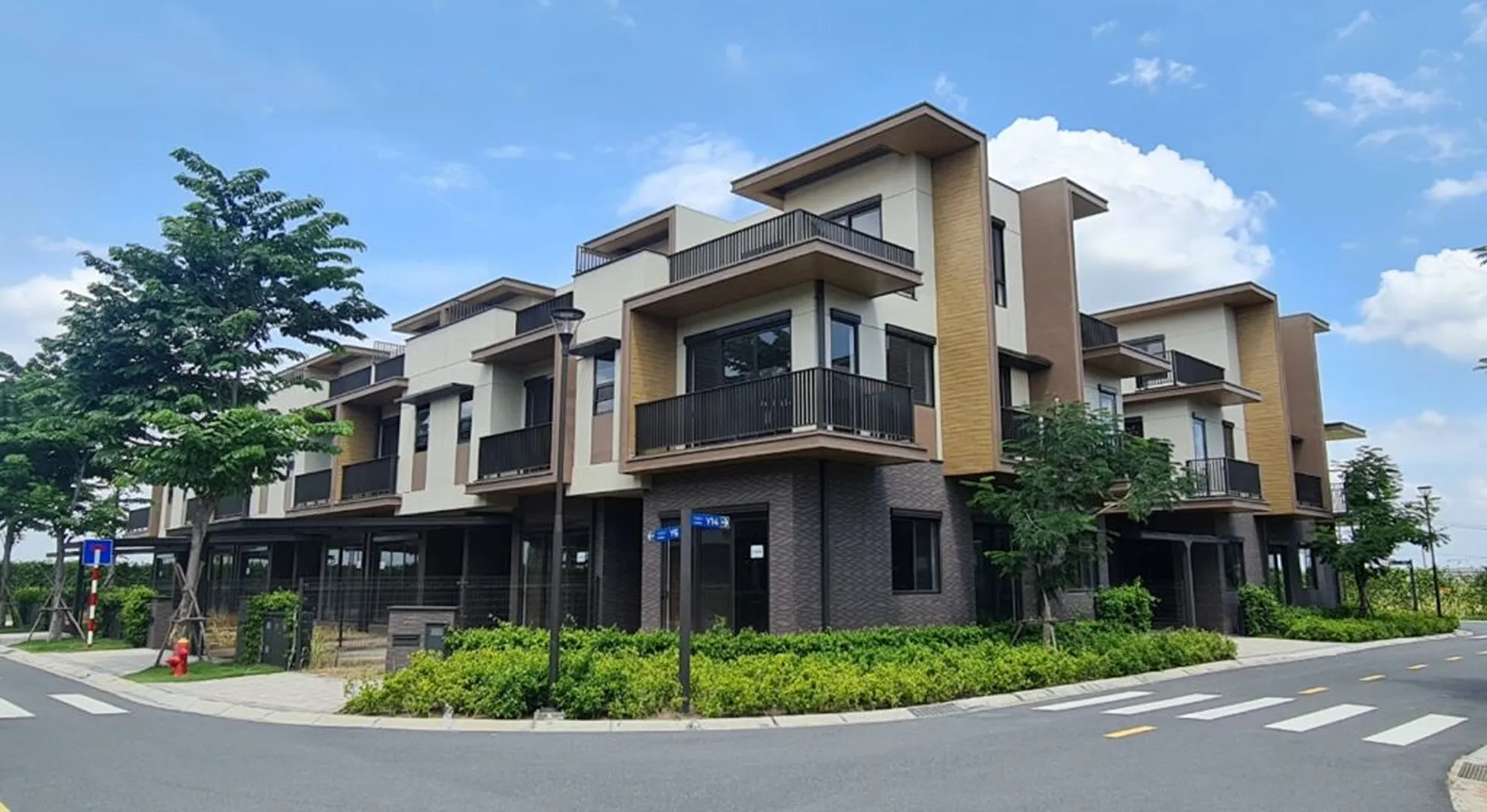 Nhà Phố Thương Mại Ngay Tại Khu Đô Thị Izumi Lợi Thế Trung Tâm Kết Nối. For Sale shophouse in Long Hung, Dong Nai posted by Tấn Đỗ
