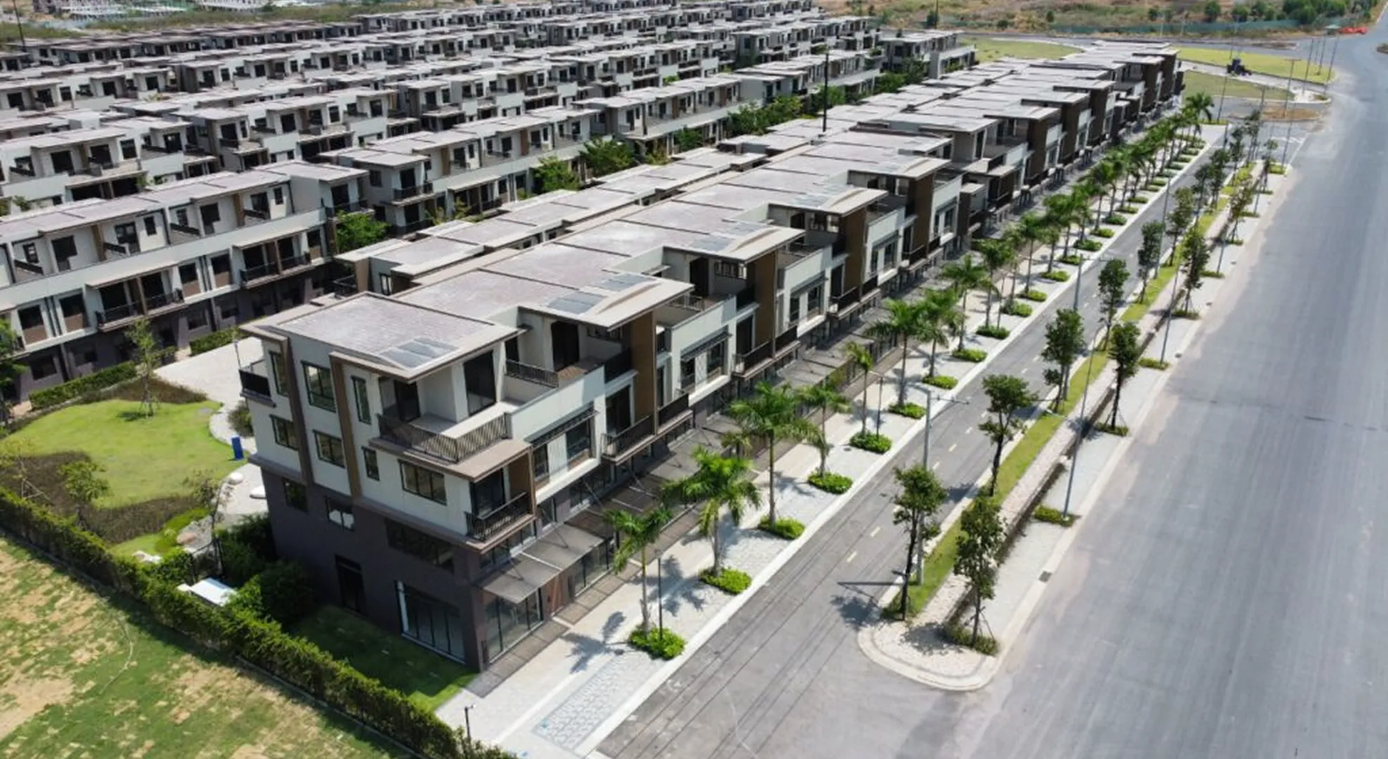 Nhà Phố Thương Mại Ngay Tại Khu Đô Thị Izumi Lợi Thế Trung Tâm Kết Nối. For Sale shophouse in Izumi City, Khu đô thị Izumi, Long Hưng, Đồng Nai posted by Tấn Đỗ. Hình 3