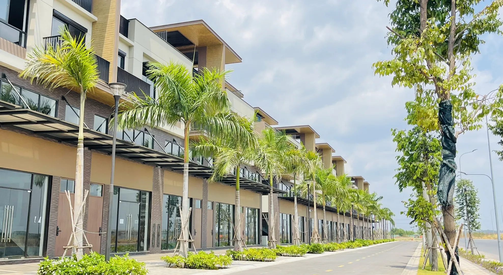 Nhà Phố Thương Mại Ngay Tại Khu Đô Thị Izumi Lợi Thế Trung Tâm Kết Nối. For Sale shophouse in Izumi City, Khu đô thị Izumi, Long Hưng, Đồng Nai posted by Tấn Đỗ. Hình 6